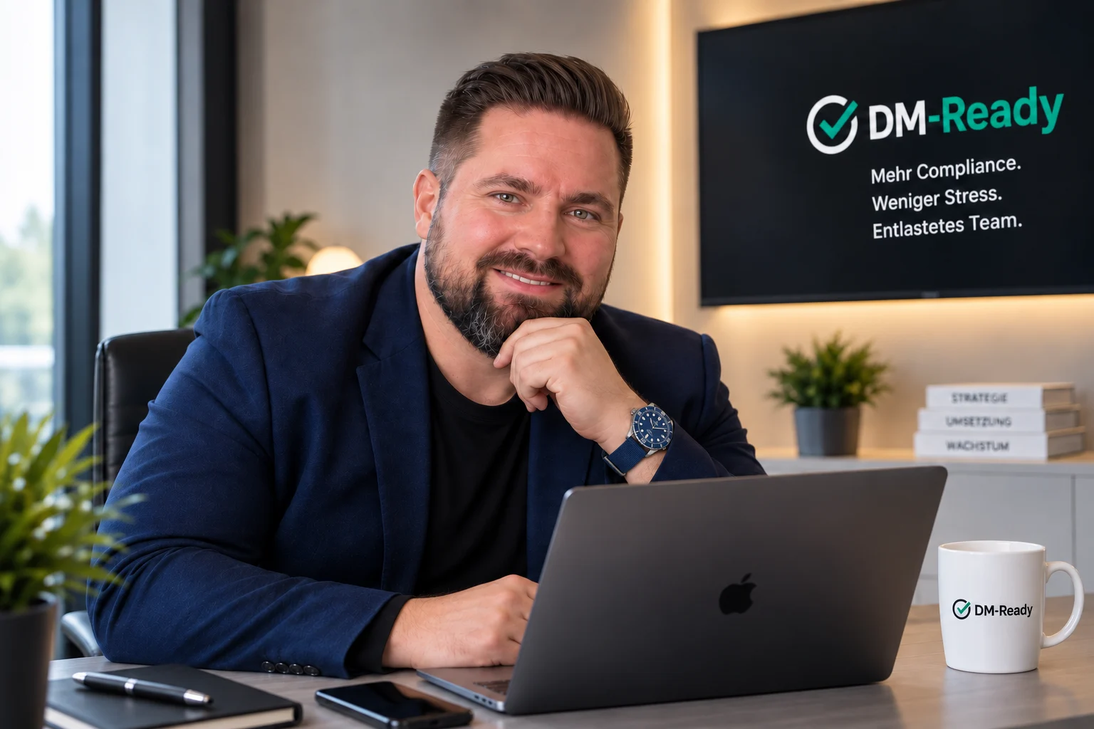 DM-Ready DentalMonitoring Thassilo Walendzik arbeitet am Computer